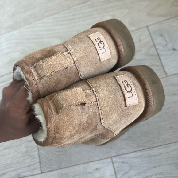 Short Ugg boot in size women’s 8 - Picture 2 of 14